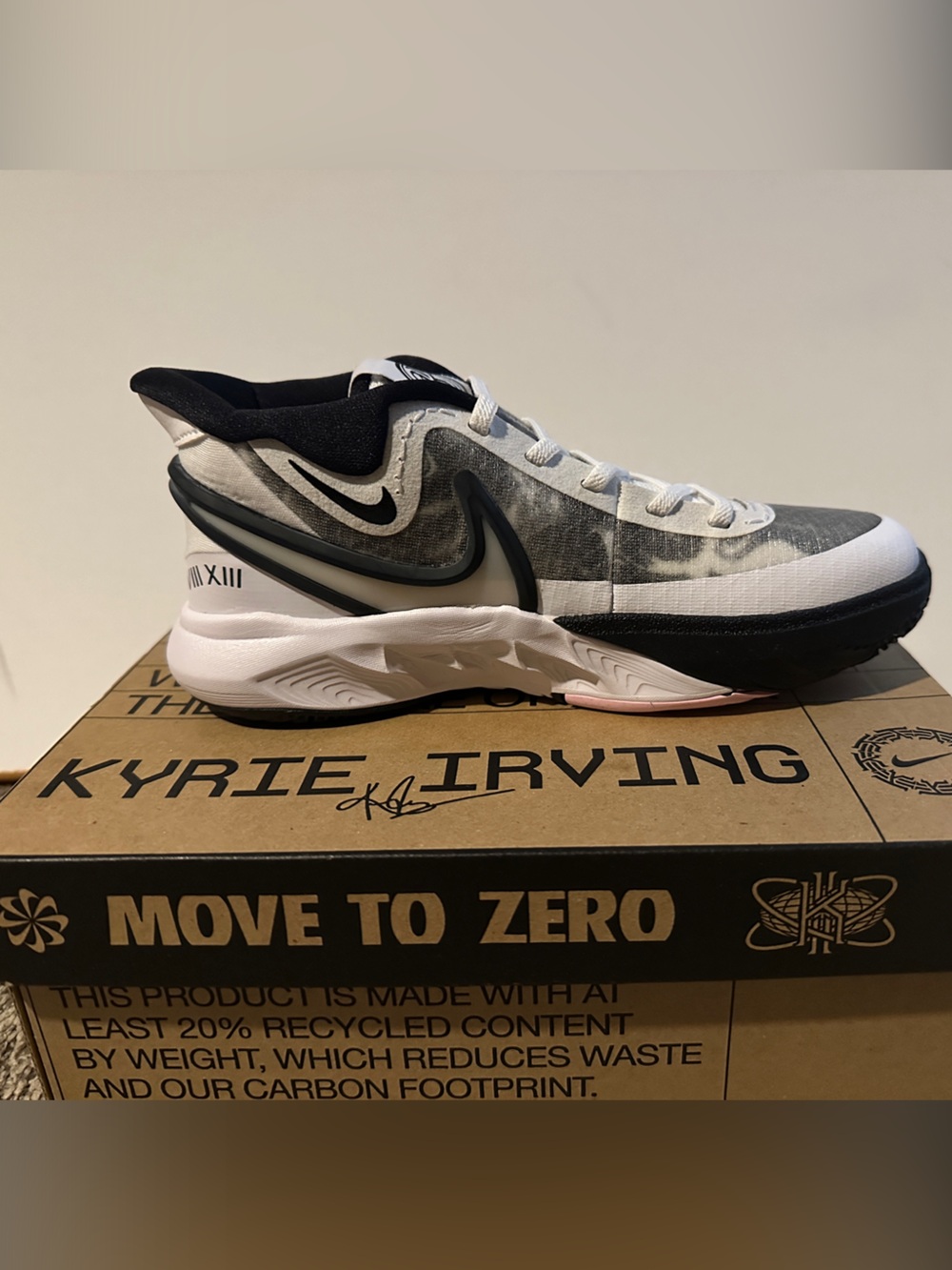 NWB✅ Nike Kyrie 8 GO Kids 13.5C Basketball Sneakers in White Black Gray